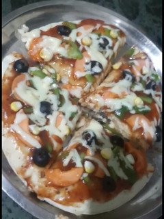 પીઝા (pizza recipe in Gujarati) રેસીપી મુખ્ય ફોટો