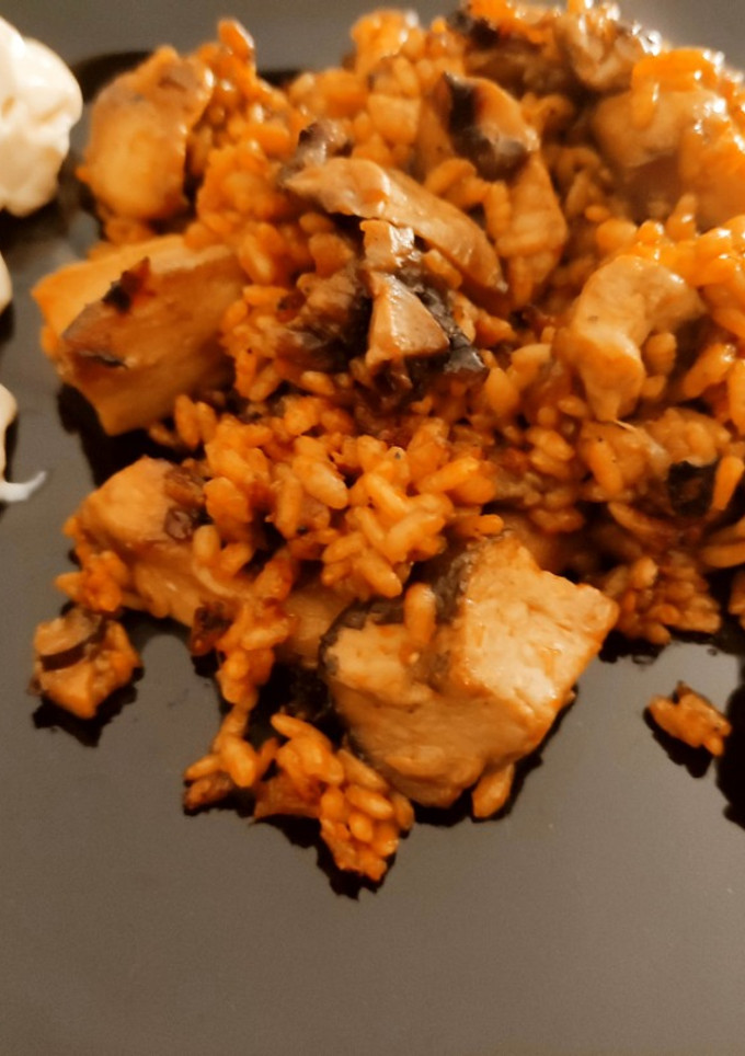 Una foto de Arroz a la paella de boletus con mayonesa de trufa