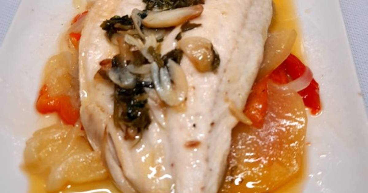 Lubina a la espalda Con patatas y salsa verde - Foto de Santa Ponsa, Calvià  - Tripadvisor