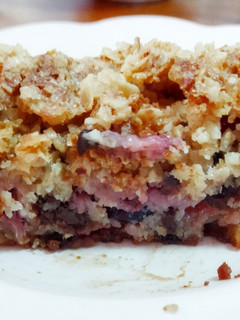 Una foto de Postre crocante de frutilla