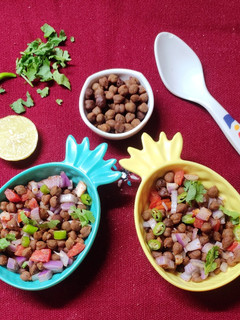ચણા નું સલાડ (Chana Salad Recipe In Gujarati) રેસીપી મુખ્ય ફોટો