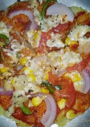 सूजी पिज़्ज़ा (suji pizza recipe in Hindi) रेसिपी मुख्य फोटो