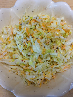 A picture of Lee's Creamy Homestyle Coleslaw.