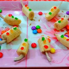 A picture of Sweet chilled bananas popsicle.