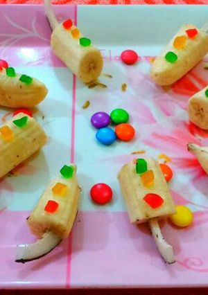 A picture of Sweet chilled bananas popsicle.