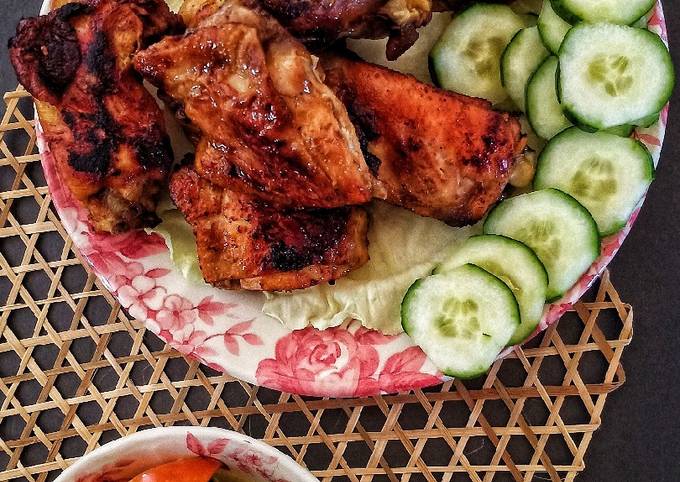 Ayam Goreng Kicap dan Sambal Cili Api Hijau