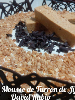 Una foto de Tarta de mousse de turrón de Jijona