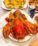 Tôm hùm alaska sốt bơ tỏi, chấm bánh mì