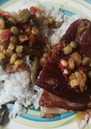 Una foto de Cerdo ahumado con verduras