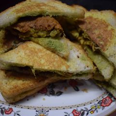 A picture of Potato Pakoda Sandwich.