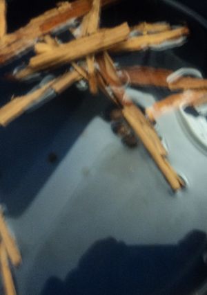 Una foto de Agua de canela y especia para base de atoles, café y chocolate, Doña Chole
