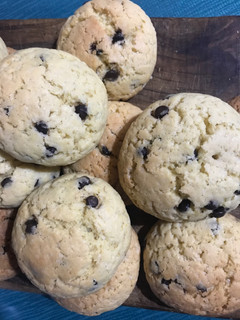 Una foto de Galletas con chips de chocolate🍪😍