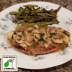 Mushroom Salisbury Steak w/ Green Beans A picture of Mushroom Salisbury Steak w/ Green Beans.
