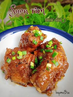 Hình của món Sườn rim nước dừa.