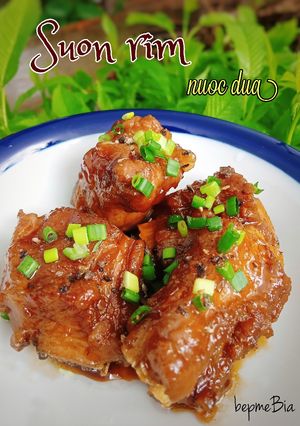 Hình của món Sườn rim nước dừa.