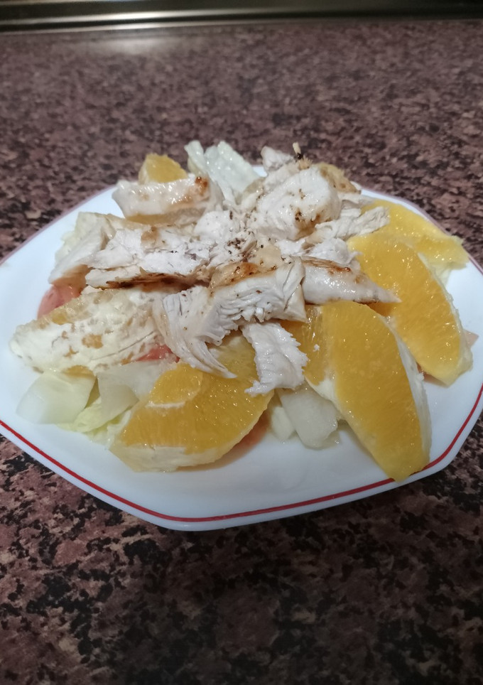 Una foto de Ensalada de Pollo y Naranja