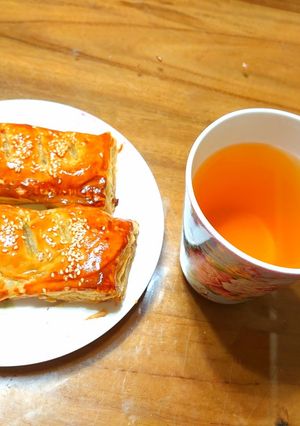 A picture of Puff Pastry Apple Pie & Puff Pastry Taro Pie.