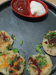 રવા ના ઉત્તપમ (rava na uttpam recipe in Gujarati) રેસીપી મુખ્ય ફોટો