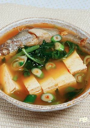Hình của món 조기탕 Canh Cá Thù Lù.