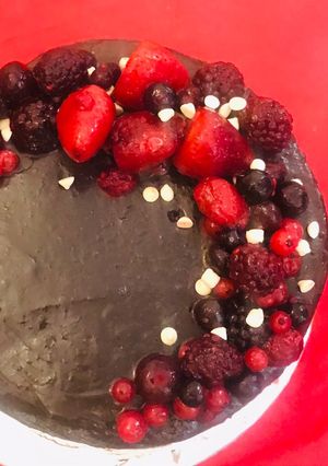 A picture of Berries fudge cake.
