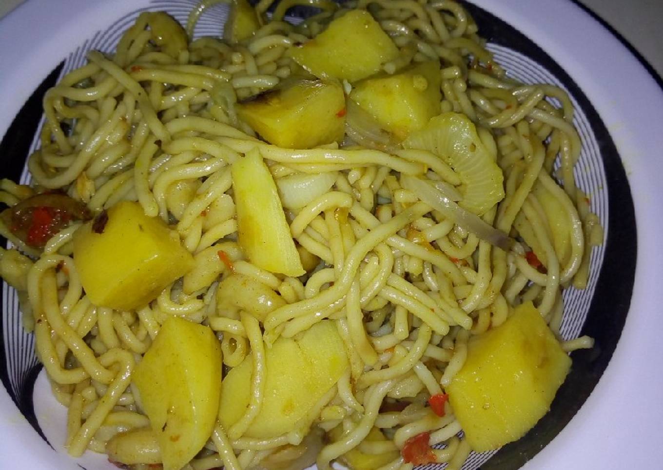 Fried spaghetti and potato