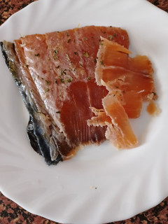 Una foto de Salmón marinado con cítricos