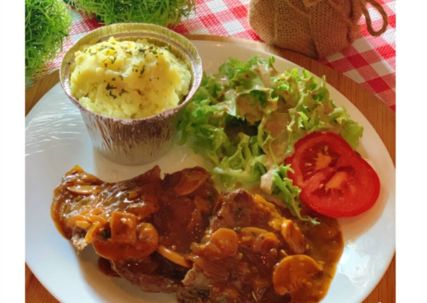 SIRLOIN STEAK with<br /> MUSHROOM SAUCE