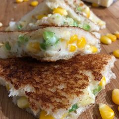 A picture of Chilli cheese corn sandwich.