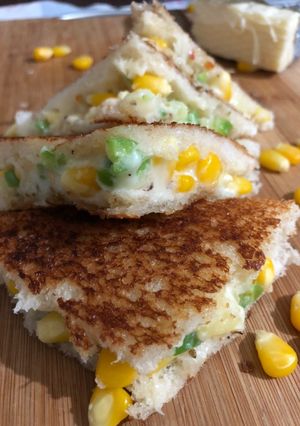 A picture of Chilli cheese corn sandwich.