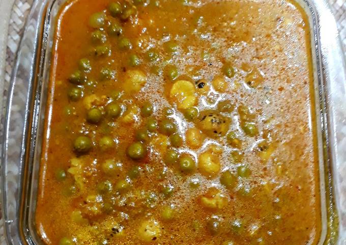 Step-by-Step Guide to Prepare Eric Ripert Aloo,Matar &amp; Makhana