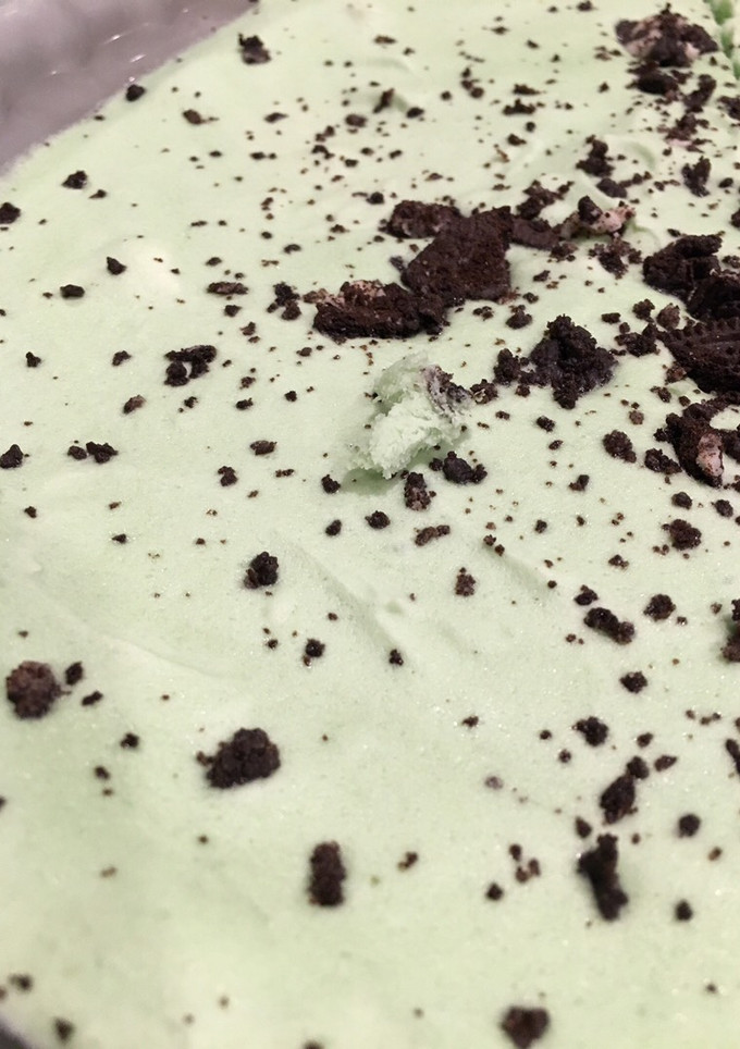 A picture of Grasshopper Pie.