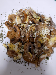 Una foto de 🍄🍄Revuelto de champiñones 🍄🍄