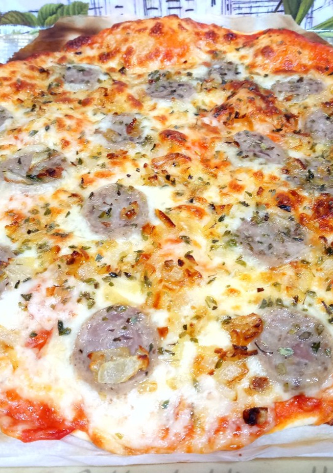 Una foto de Pizza con butifarra blanca