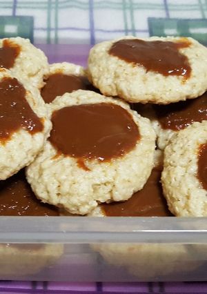Una foto de Galletitas de coco y dulce de leche