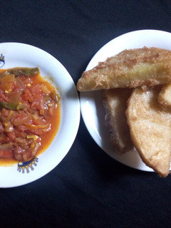 A picture of Fried Yam with Tomato sauce.