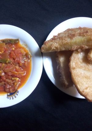 A picture of Fried Yam with Tomato sauce.