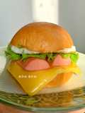 Hamburger Xúc Xích Phô Mai