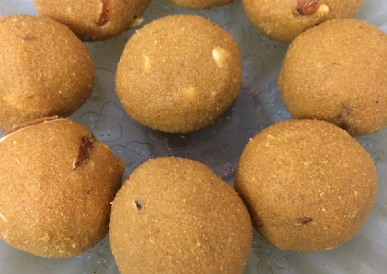 Besan ke laddu