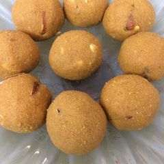 A picture of Besan ke laddu.