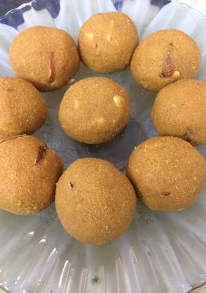 A picture of Besan ke laddu.
