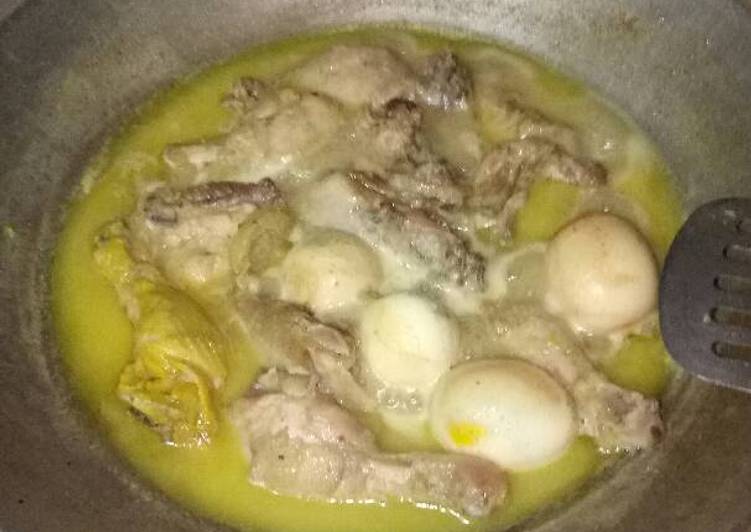 Opor ayam dan telur