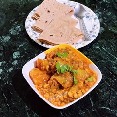 A picture of Papaya Chana Dal Masala Curry.