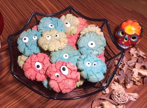 Foto principal de Galletas craqueladas monstruosas para Halloween