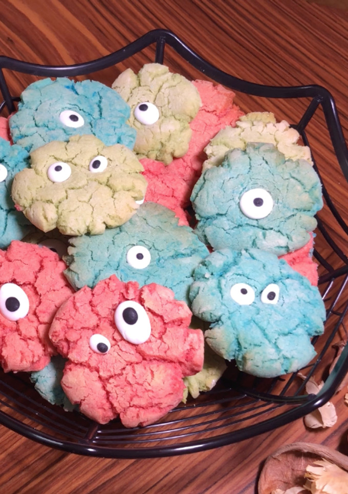 Una foto de Galletas craqueladas monstruosas para Halloween