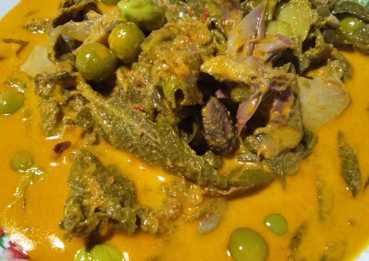 Gulai Pangek Daun Kacang khas Minang