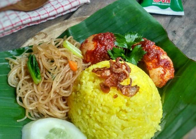 Resep Nasi Kuning Rice Cooker, Simpel Dan Cepat Oleh Heny Rosita - Cookpad