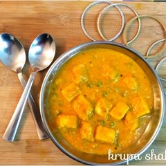 A picture of Mutter paneer.