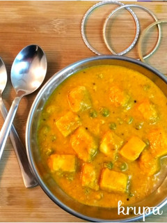 A picture of Mutter paneer.