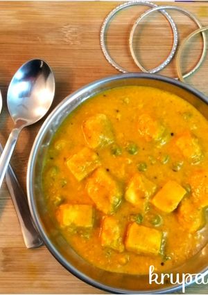 A picture of Mutter paneer.