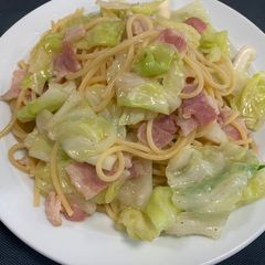 A picture of Bacon & Cabbage Ario Orio (non-spicy).